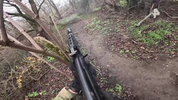 "Чем хуже погода — тем нам легче": штурмовики 139-го полка 29-й гвардейской общевойсковой армии группировки "Восток" рассказали, как мототехника помогает при зачистке опорных пунктов ВСУ в Днепропетровской области