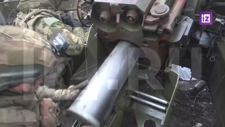 Расчет гаубицы "Гиацинт-Б" 120-й гвардейской артиллерийской бригады группировки войск "Центр" сорвал ротацию боевиков ВСУ на красноармейском направлении