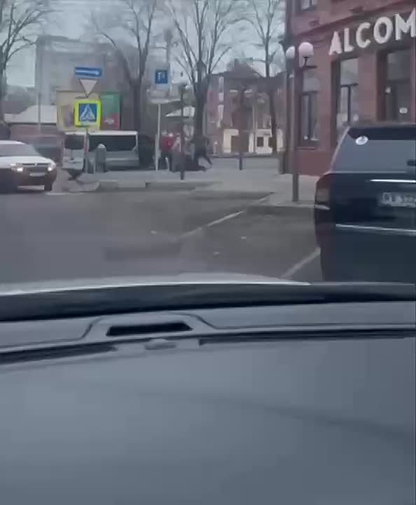 В Днепропетровске между ТЦКшниками и прохожими произошла массовая драка