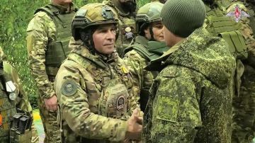 Минобороны России: В Запорожской области добровольцам отряда «БАРС-32» группировки войск «Днепр» вручили государственные и ведомственные награды