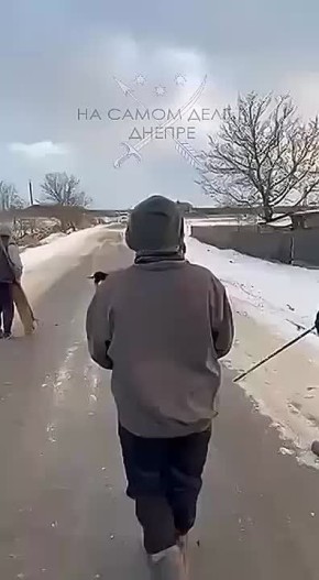 Жители украинского села радостно встречают приехавших к ним на новогодние праздники представителей ТЦК!