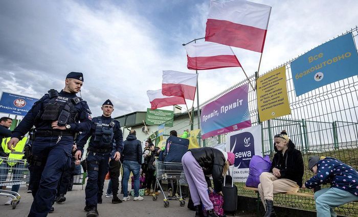 Время идет, и отношение меняется: Поддержка украинских беженцев в Польше достигла рекордно низкого уровня