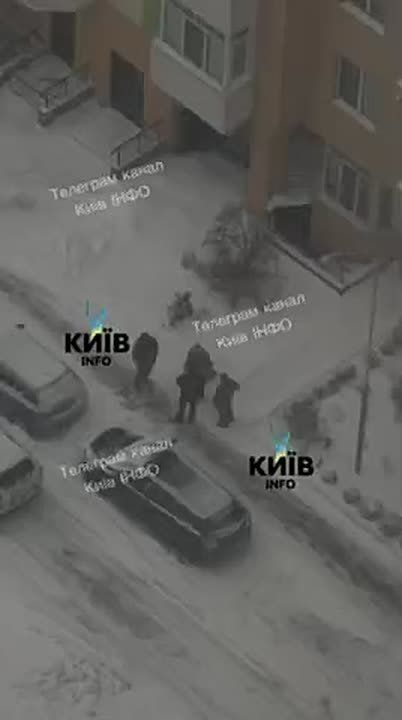 Хроники могилизации: в Киеве три ТЦКшные мрази бьют и похищают человека на мясокомбинат имени Зеленского