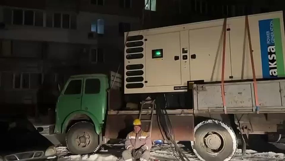 Два майора: В Днепропетровске некоторые дома подключают напрямую к мобильным генераторам