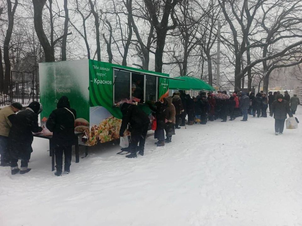 Юлия Витязева: В Днепре (не реке) жители левого берега массово обращаются в больницы с жалобами на отравление после горячих обедов на улицах