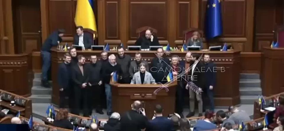 На сегодняшним заседании Верховной Рады глава "Батькивщины" заявила о намерении положить конец внешнему управлению страной и обратилась к депутатам с просьбой сплотиться