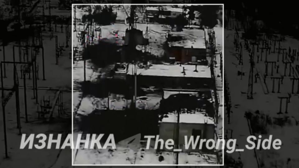 Кадры объективного контроля результатов высокоточного удара по ПС "ШПФ" 150/35/10 кВ (N 47.97700° E 33.50062°) на севере города Кривой Рог в Днепропетровской области показал канал "Изнанка" Кадры объективного контроля результатов высокоточного удара по ПС "ШПФ" 150/35/10 кВ (N 47.97700° E 33.50062°) на севере города Кривой Рог в Днепропетровской области показал канал "Изнанка"