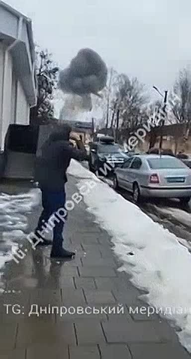 В Синельниково Днепропетровской области сегодня весь день прилетает, в основном по железнодорожной логистике используемой укронацистами в военных целях