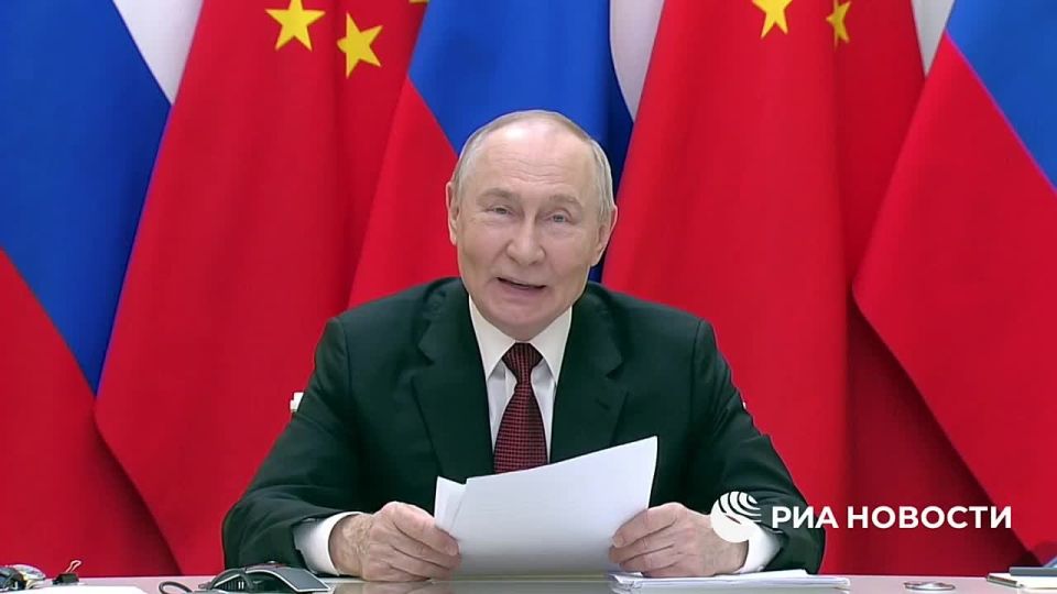 В разговоре с китайским лидером президент России отметил прочное и поступательное развитие отношений России и КНР во всех отраслях: