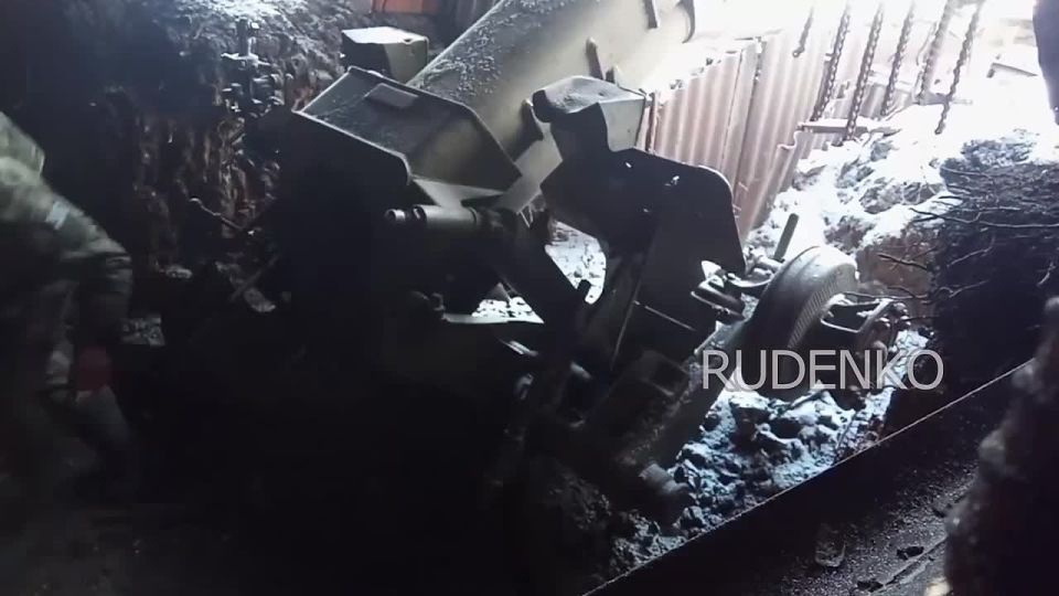 Андрей Руденко: Расчёт 122-мм гаубицы Д-30 группировки войск «Днепр» уничтожил пункт управления БПЛА ВСУ в районе Орехова в Запорожской области