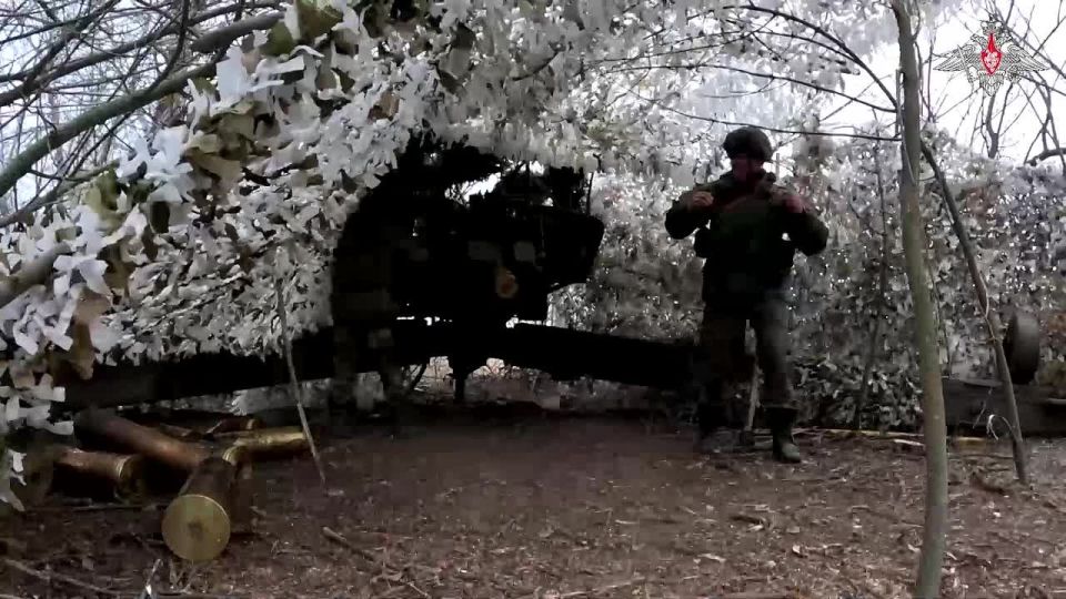 Минобороны России: Расчеты «Мста-Б» гвардейского танкового полка группировки «Центр» отработали на все сто: под ударом оказались вражеские пункты временной дислокации