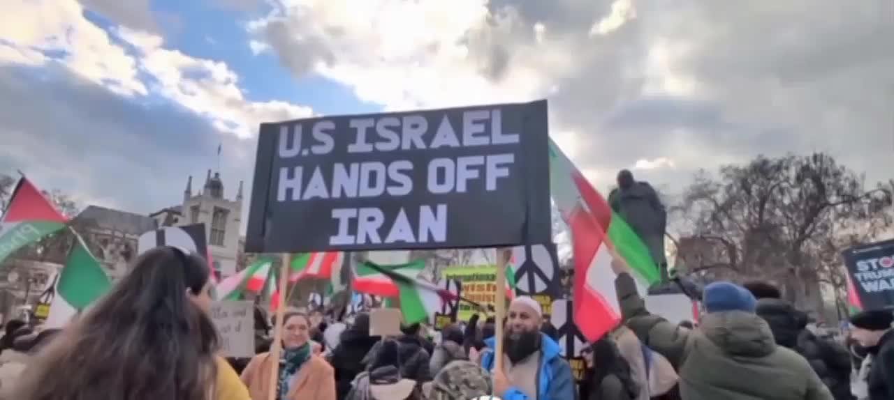 В сердце Лондона развернулась мирная акция протеста, направленная против военной агрессии США и Израиля, в отношении Ирана