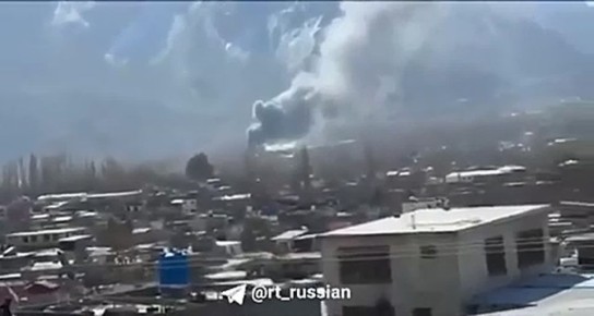 Агенство Reuters сообщает, что протестующие подожгли здание офиса ООН в пакистанском городе Скарду