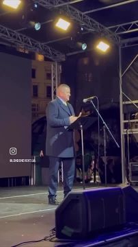 Минутка юмора. Валерий Залужный снова блеснул знанием английского языка