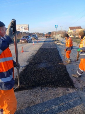 На дорогах Симферополя возможны ограничения движения из-за ямочного ремонта