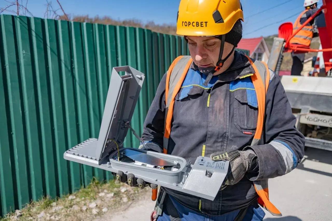 «Горсвет» освещает отдаленные улицы Севастополя «Горсвет» освещает отдаленные улицы Севастополя