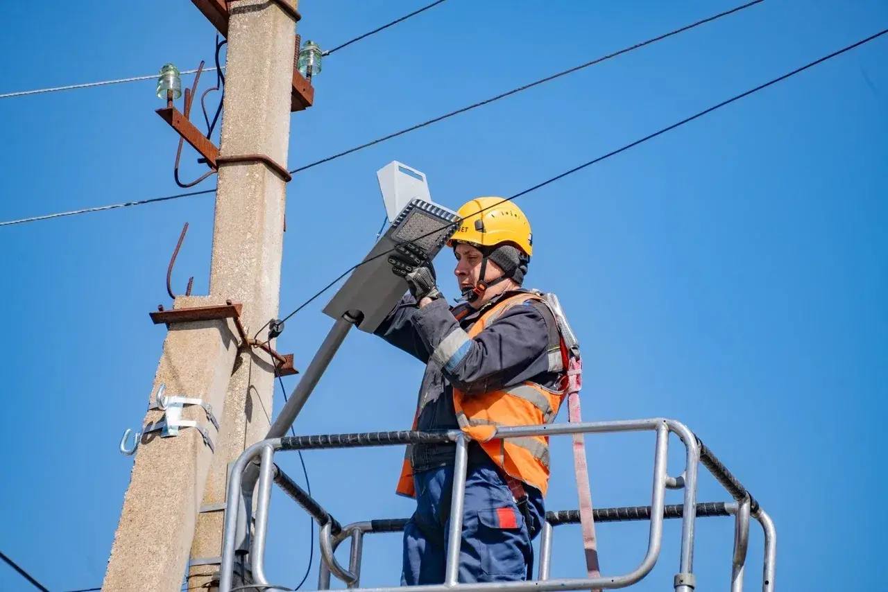 «Горсвет» освещает отдаленные улицы Севастополя «Горсвет» освещает отдаленные улицы Севастополя