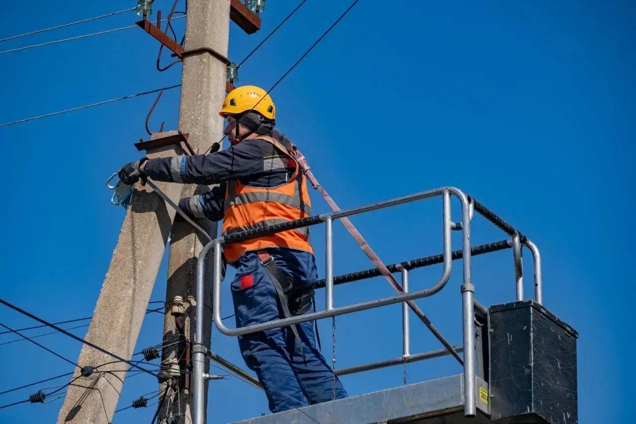 «Горсвет» освещает отдаленные улицы Севастополя «Горсвет» освещает отдаленные улицы Севастополя