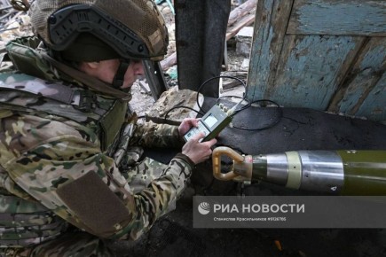 Кадры боевой работы расчёта 152-мм самоходной гаубицы 2С19 «Мста-С» группировки войск «Центр» на Днепропетровском направлении