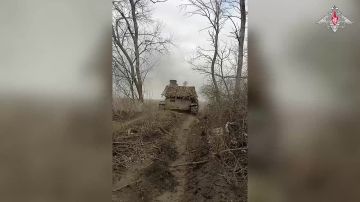 Минобороны России: 00:00 Артиллеристы Ивановского гвардейского соединения ВДВ поразили пункты временной дислокации ВСУ на правобережье Днепра в Херсонской области