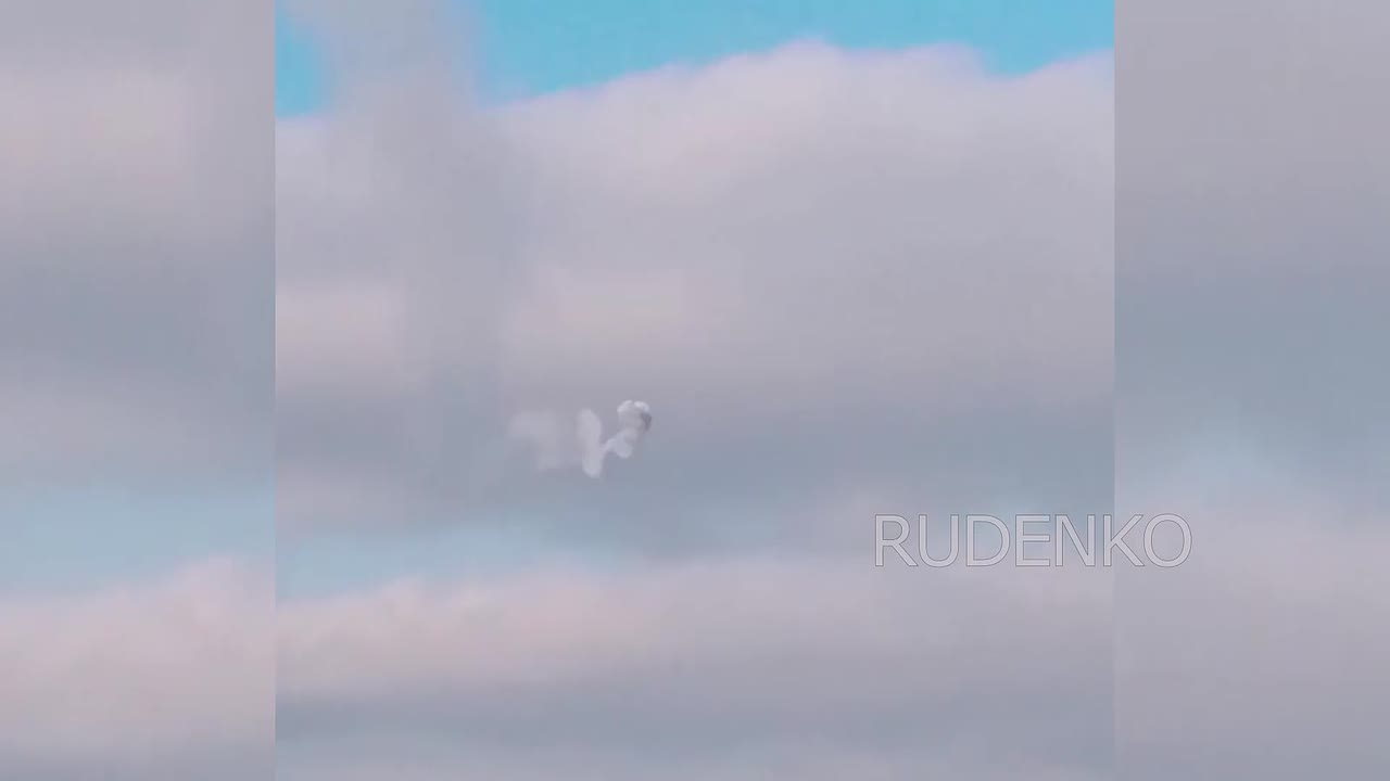 Андрей Руденко: Расчёт зенитного ракетного комплекса «Тор-МУ» 90-й гвардейской танковой дивизии группировки войск «Центр» уничтожил разведывательный беспилотный летательный аппарат «Лелека» формирований ВСУ на...