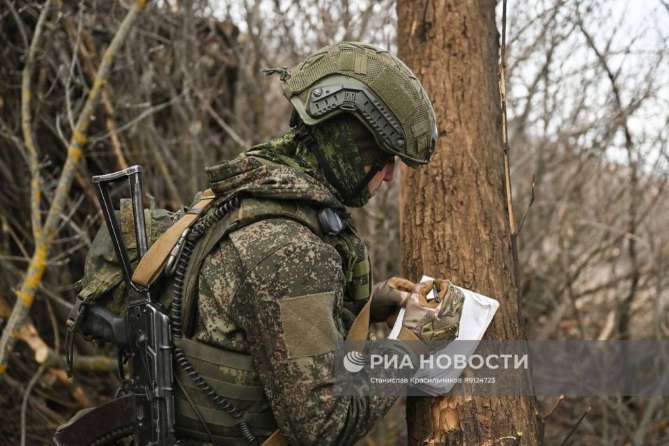 Кадры боевой работы расчёта 122-мм буксируемой гаубицы Д-30 группировки войск «Центр» на Днепропетровском направлении Кадры боевой работы расчёта 122-мм буксируемой гаубицы Д-30 группировки войск «Центр» на Днепропетровском направлении