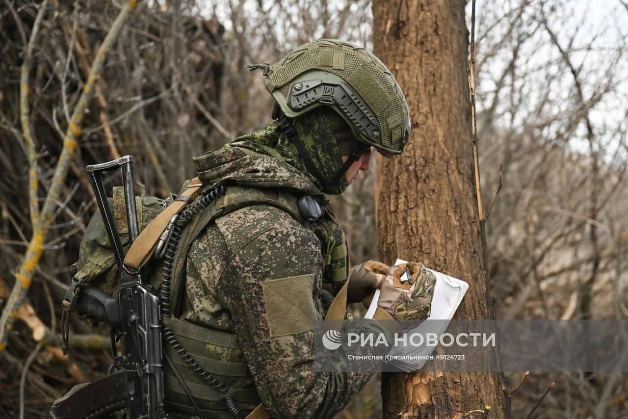 Кадры боевой работы расчёта 122-мм буксируемой гаубицы Д-30 группировки войск «Центр» на Днепропетровском направлении Кадры боевой работы расчёта 122-мм буксируемой гаубицы Д-30 группировки войск «Центр» на Днепропетровском направлении