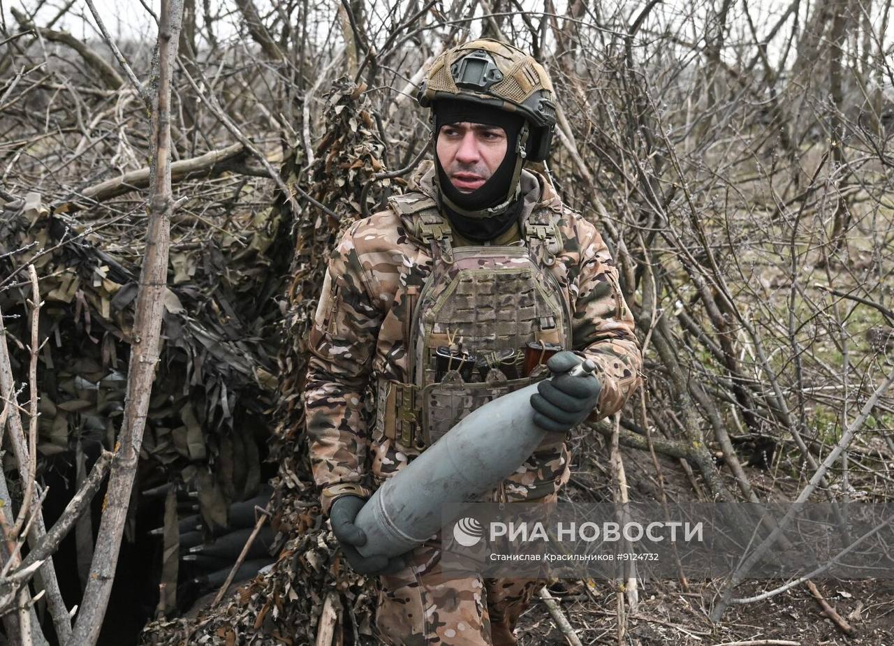 Кадры боевой работы расчёта 122-мм буксируемой гаубицы Д-30 группировки войск «Центр» на Днепропетровском направлении Кадры боевой работы расчёта 122-мм буксируемой гаубицы Д-30 группировки войск «Центр» на Днепропетровском направлении