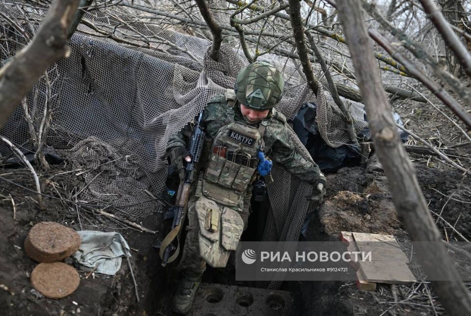 Кадры боевой работы расчёта 122-мм буксируемой гаубицы Д-30 группировки войск «Центр» на Днепропетровском направлении Кадры боевой работы расчёта 122-мм буксируемой гаубицы Д-30 группировки войск «Центр» на Днепропетровском направлении