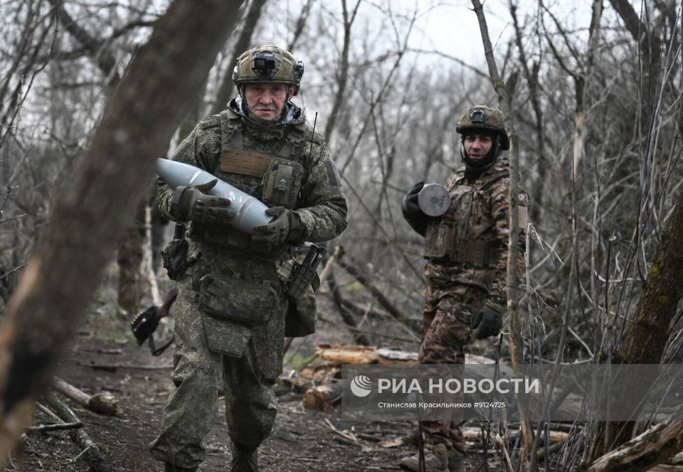 Кадры боевой работы расчёта 122-мм буксируемой гаубицы Д-30 группировки войск «Центр» на Днепропетровском направлении Кадры боевой работы расчёта 122-мм буксируемой гаубицы Д-30 группировки войск «Центр» на Днепропетровском направлении