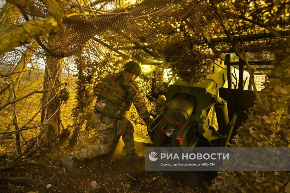 Кадры боевой работы расчёта 122-мм буксируемой гаубицы Д-30 группировки войск «Центр» на Днепропетровском направлении Кадры боевой работы расчёта 122-мм буксируемой гаубицы Д-30 группировки войск «Центр» на Днепропетровском направлении
