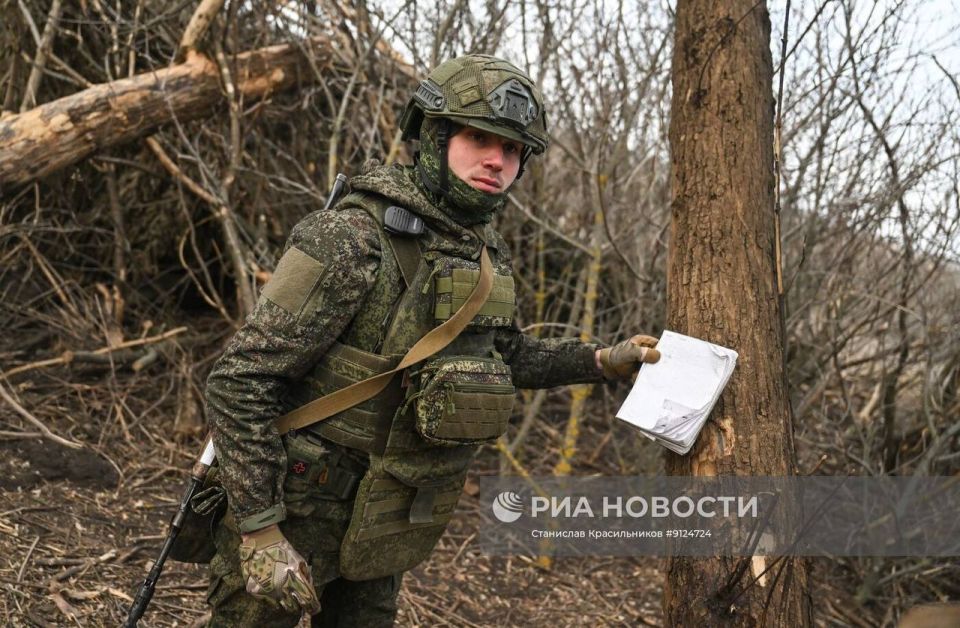 Кадры боевой работы расчёта 122-мм буксируемой гаубицы Д-30 группировки войск «Центр» на Днепропетровском направлении Кадры боевой работы расчёта 122-мм буксируемой гаубицы Д-30 группировки войск «Центр» на Днепропетровском направлении