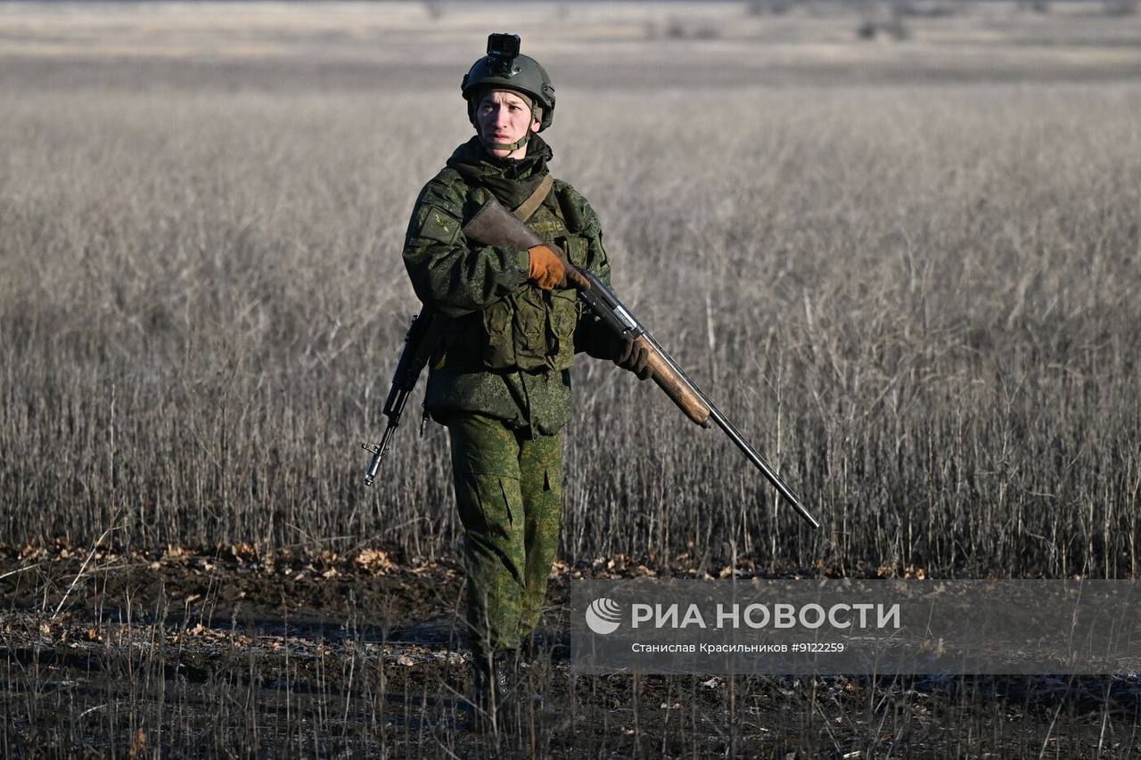 Кадры боевой работы расчёта РСЗО 9К51 «Град» группировки войск «Центр» на Днепропетровском направлении Кадры боевой работы расчёта РСЗО 9К51 «Град» группировки войск «Центр» на Днепропетровском направлении