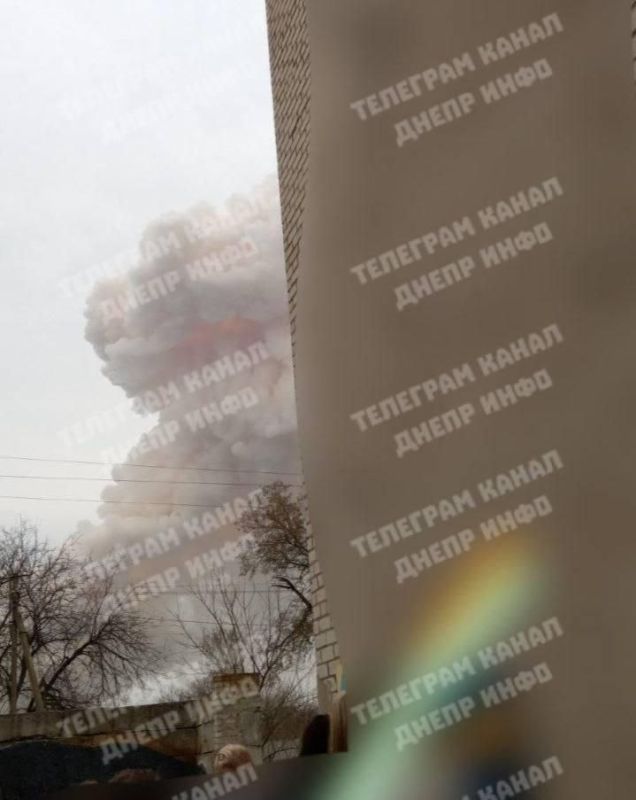 В Павлограде Днепропетровской области мощный взрыв после прилёта по промышленному объекту В Павлограде Днепропетровской области мощный взрыв после прилёта по промышленному объекту