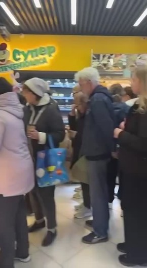 Огромные очереди в Киеве и Днепропетровске за куличами