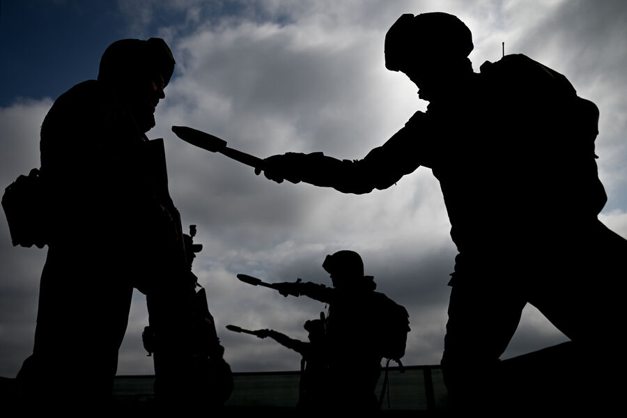 Алексей Журавлев: Сырский призывает своих подчиненных воевать до последнего украинца, в качества аргумента приводя только: вы обязаны это делать, потому что это очень важно