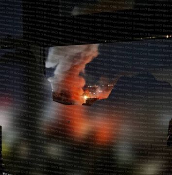 Огромный столб дыма после прилётов также поднимается и над Днепропетровском