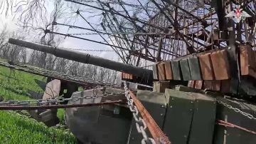 Минобороны России: Экипажи танков Т-90М «Прорыв» 58-й гвардейской общевойсковой армии группировки «Днепр» уничтожили опорник с личным составом ВСУ