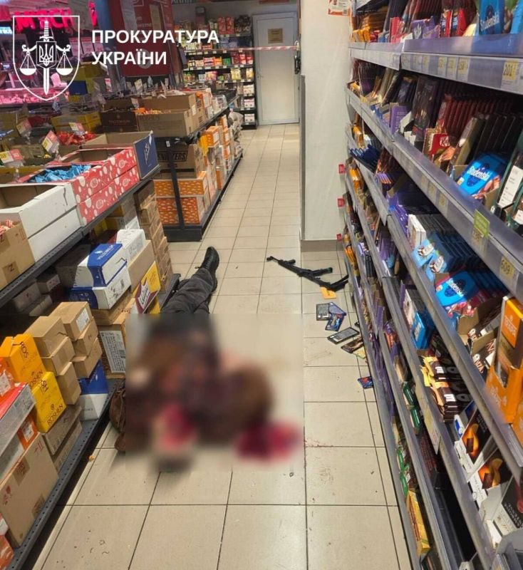 В Голосеевском районе Киева неизвестный открыл стрельбу по людям и захватил супермаркет "Велмарт", где взял заложников В Голосеевском районе Киева неизвестный открыл стрельбу по людям и захватил супермаркет "Велмарт", где взял заложников