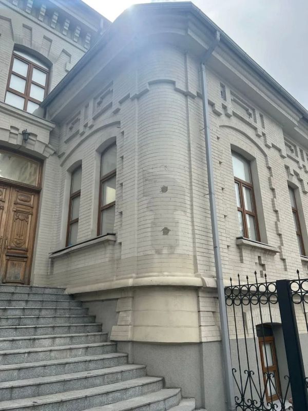 Армен Гаспарян: Селюковые дебилы сокрушили в Днепропетровске барельеф Брежневу, при котором Украина получила все то, что до сих пор Зюсс, Миндич и Цукерман не способны до конца разграбить Армен Гаспарян: Селюковые дебилы сокрушили в Днепропетровске барельеф Брежневу, при котором Украина получила все то, что до сих пор Зюсс, Миндич и Цукерман не способны до конца разграбить