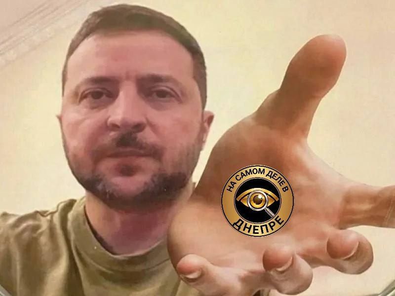 "Дайте грошей". В Днепропетровске мужик получил 3 года с конфискацией имущества за то, что выложил мем "Зеленский просит денег" "Дайте грошей". В Днепропетровске мужик получил 3 года с конфискацией имущества за то, что выложил мем "Зеленский просит денег"