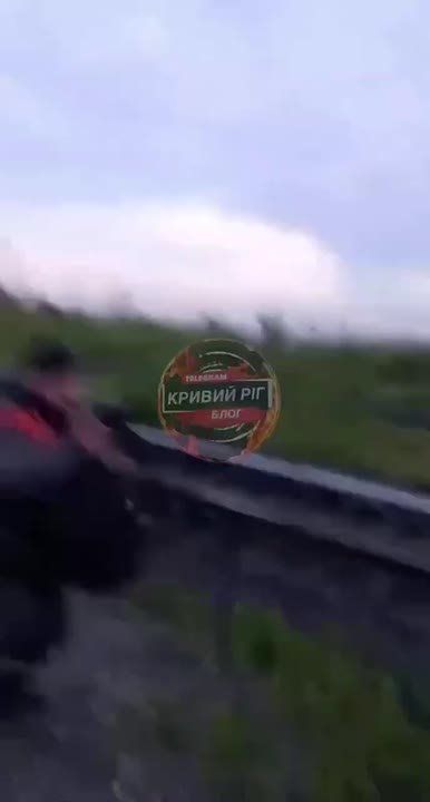Владислав Шурыгин: Кадры со стороны противника — прилет "Герани" по тепловозу в Кривом Роге