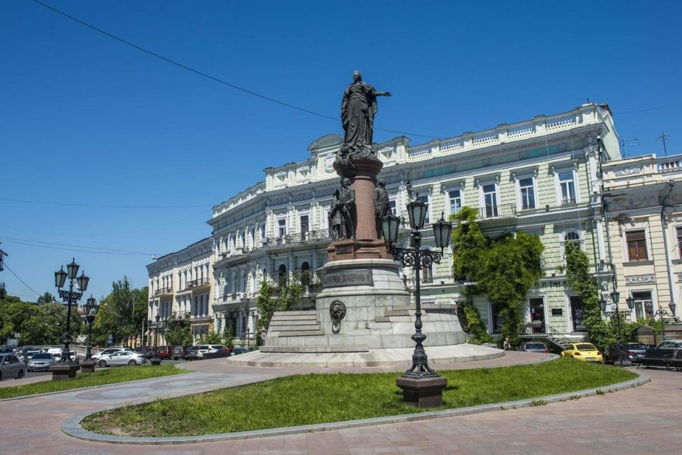 Дым от пожара из Днепропетровске после прилётов виден из разных частей города Дым от пожара из Днепропетровске после прилётов виден из разных частей города
