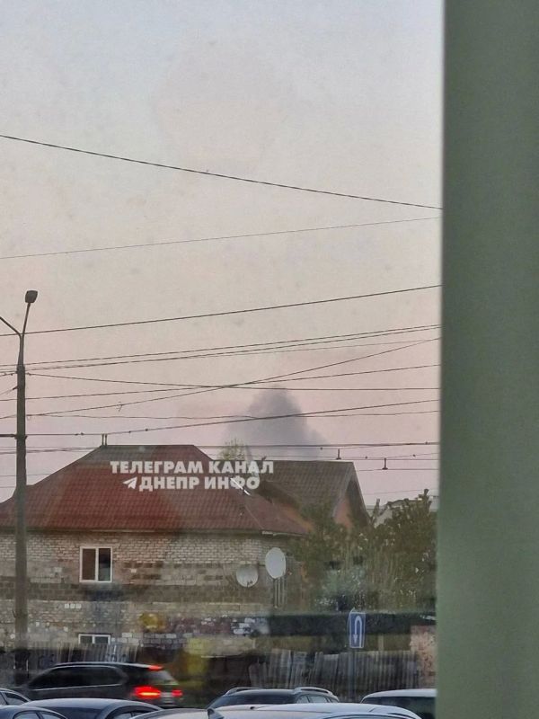 Дым от пожара из Днепропетровске после прилётов виден из разных частей города Дым от пожара из Днепропетровске после прилётов виден из разных частей города