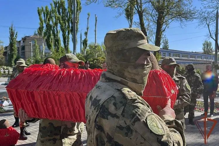 Росгвардейцы приняли участие в захоронении бойцов Красной Армии в Запорожской области Росгвардейцы приняли участие в захоронении бойцов Красной Армии в Запорожской области