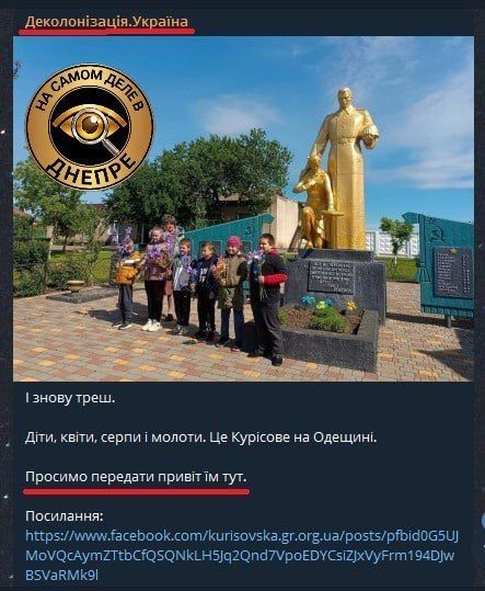 С самого утра 9 мая, в ещё одном русском городе, в Одессе, на Аллее Славы к памятнику Неизвестному матросу всё идут и идут люди — местные жители несут цветы, несмотря ни на что С самого утра 9 мая, в ещё одном русском городе, в Одессе, на Аллее Славы к памятнику Неизвестному матросу всё идут и идут люди — местные жители несут цветы, несмотря ни на что