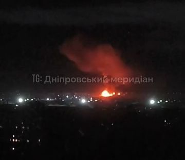 Кадры горящих объектов врага на территории Украины этой ночью