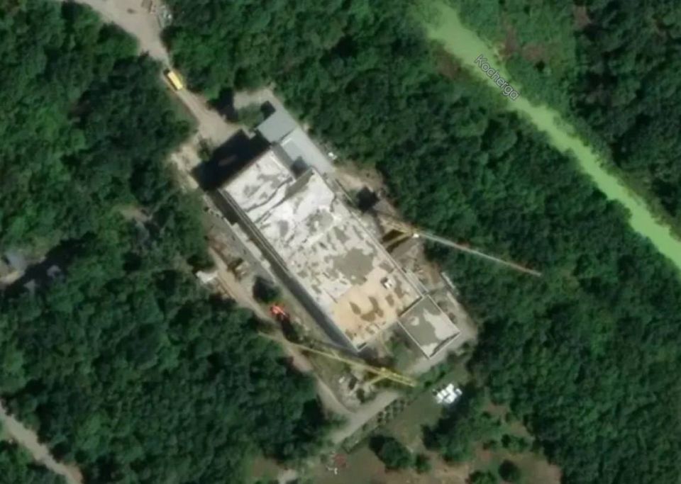 Павлоградский химический завод после авиаракетных ударов восстанавливается Павлоградский химический завод после авиаракетных ударов восстанавливается