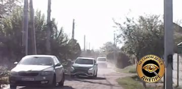 На видео пиксельные черти из ТЦК силой мобилизируют мужчину, сбив его с велосипеда