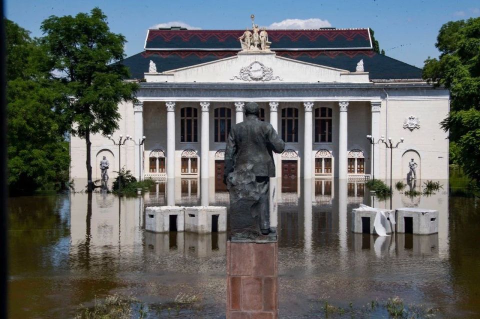 Три года года назад, 6 июня 2023 года, киевский режим совершил чудовищный теракт — подорвал плотину Каховской ГЭС Три года года назад, 6 июня 2023 года, киевский режим совершил чудовищный теракт — подорвал плотину Каховской ГЭС